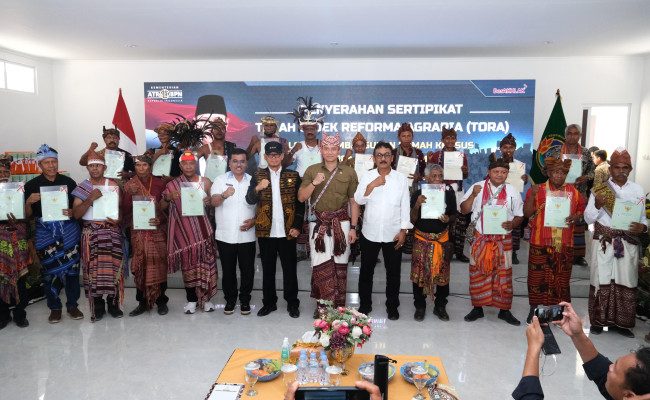 Menteri AHY Kenang Pernah Sekolah di Dili Saat Serahkan Sertipikat Tanah kepada Masyarakat Eks Timor Timur