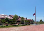 Polres Kupang Kibarkan Bendera Setengah Tiang Peringati Hari Kesaktian Pancasila