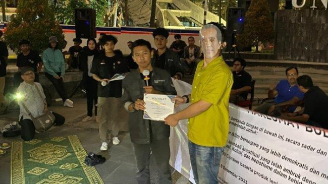 penyerahan sertifikat alumni ugm paling memalukan dari bem km1
