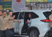 Gibran Mencuri Perhatian! Kijang Innova Zenix Hybrid Berpelat ‘RI 2’ Jadi Sorotan!