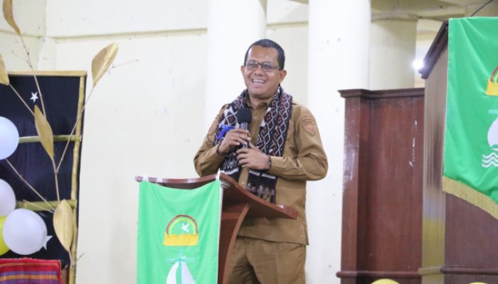 Di HUT ke-68, Gubernur Laka Lena Ajak Jemaat GMIT Pukdale Maksimalkan Potensi Pertanian