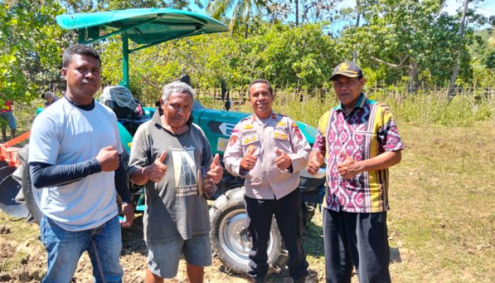 Camat dan Kapolsek Malaka Timur Kompak Kawal Program Pacul Tanah Gratis Bupati SBS–HMS