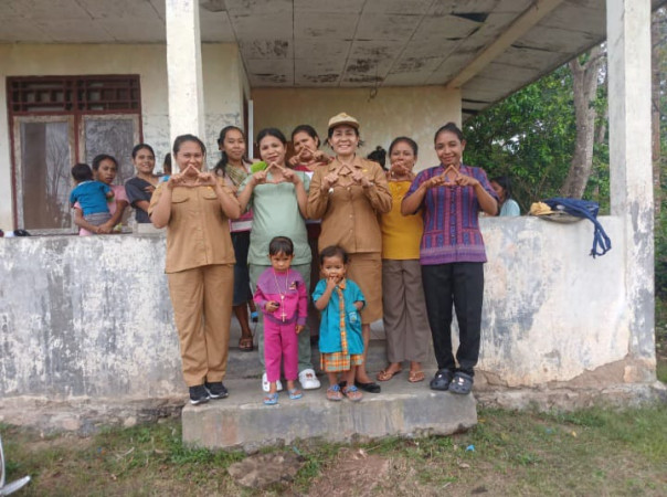 sehatkan-generasi-perbatasan-camat-gaudentiana-awasi-langsung-posyandu-ailala-kobalima-timur