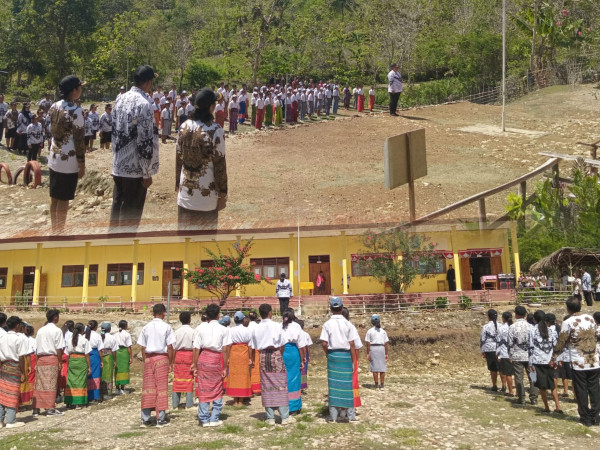 tanpa-guru-tak-ada-sarjana-kepsek-sman-halioan-gemakan-pesan-sakral-di-hut-pgri-ke-80