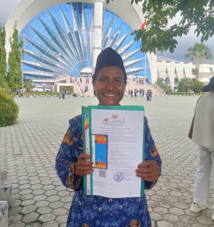 dari-lontar-ke-ruang-kelas-perjalanan-sunyi-monika-s-molo-s-pd-menuju-pppk-tahap-ii-ntt