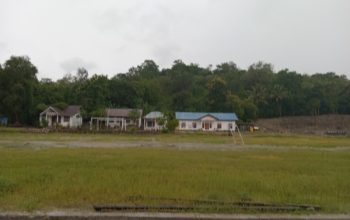 Dukung Program Bupati dan Wabup Malaka, Kades Kusa Sulap Halaman Kantor Desa Jadi Lapangan Sepak Bola