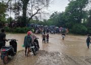 BREAKING NEWS: Antrean Panjang di Welaus, Banjir Turun Lumpuhkan Jalur Utama Betun–Atambua, Warga Minta Pemprov Bangun Jembatan