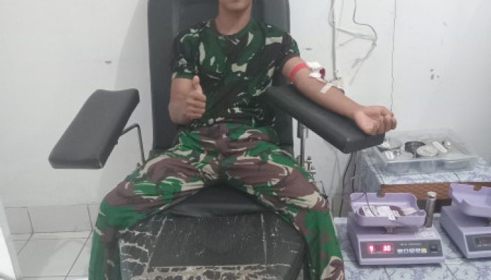 Prada Muhammad Adi Nugroho Donorkan Darah untuk Pasien Asal Numponi di RSPP Betun