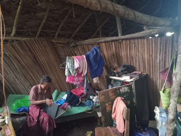 Kades Biuduk FohoRinhat,Siap Bangun Rumah Darurat untuk Yosefina Abuk