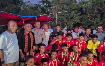 Di Bawah Langit Neofnuti, SSB Laenmanen Mengangkat Trofi IMADAR Cup I, Gol Pertama Berhadiah Rp500 Ribu dari Adv. Melkianus Conterius Seran