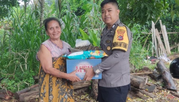 Bhabinkamtibmas Raiulun Salurkan Bantuan untuk Warga Nekto Dukung Pembangunan SD Kelas Jauh Ninma
