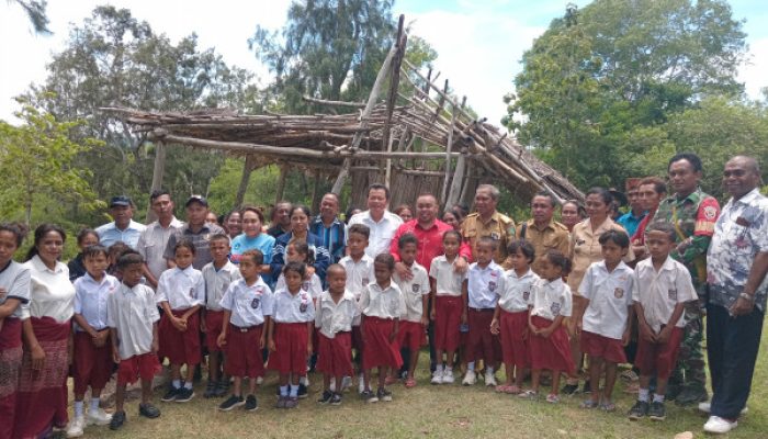 Kunjungi SD Nekto Kelas Jauh Ninma di Hari Pers Nasional, Ronaldo Asury Apresiasi Peran Pers