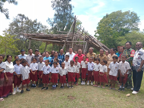 Kunjungi SD Nekto Kelas Jauh Ninma di Hari Pers Nasional, Ronaldo Asury Apresiasi Peran Pers