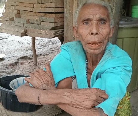 Potret Pilu Kemiskinan di NTT: Nenek Lansia di Malaka Masih Tinggal di Rumah Reyot