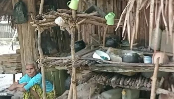 Pemerintah Desa Weoe,Prioritaskan Rumah Layak Huni dan Bantuan bagi Lansia Maria Bano