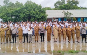 Di Bawah Mentari Pagi, Kapolsek Tasifeto Barat Tanamkan Disiplin di SMA Negeri 2 Tasbar