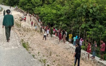 Langkah Kecil, Dampak Besar: Anak-anak SDK Lotas Tanam Pohon untuk Cegah Longsor