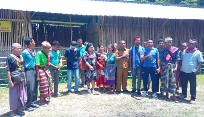 Reses di Dusun Oekofu, Wakil Ketua DPRD Belu Januaria Awalde Berek Janjikan Bantuan Lapangan Futsal dan Perjuangkan Jalan Lapen