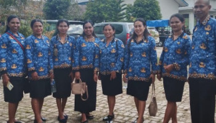 8 Guru PPPK Paruh Waktu SMAN Halioan Terima SK di SMKN 1 Atambua, Kepala Sekolah Tunjukkan Dukungan Penuh