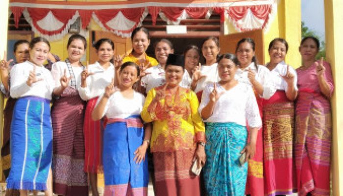 Balutan Kain Adat dan Semangat Kartini, Upacara 21 April di SMAN Halioan Sarat Makna