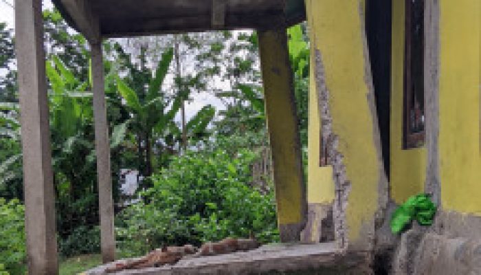 Hujan Tiga Hari, Longsor Terjang Desa Kereana: 7 Rumah Warga Rusak dan Akses Jalan Terganggu