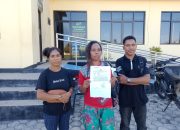 Dengan Mata Berkaca-kaca, Mama Martina Mencari Keadilan di Polres Malaka