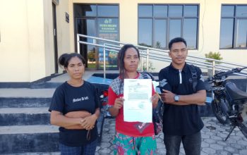 Dengan Mata Berkaca-kaca, Mama Martina Mencari Keadilan di Polres Malaka