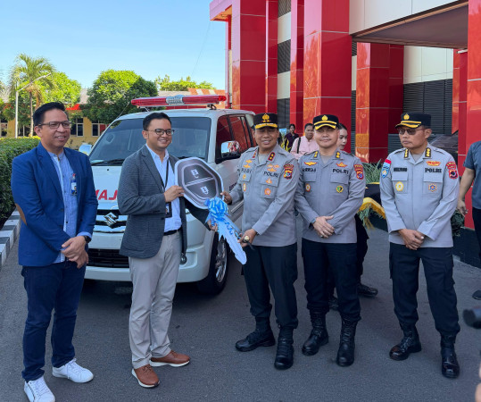saat-kemanusiaan-bergerak-bri-serahkan-ambulans-untuk-perkuat-pelayanan-darurat-polda-ntt