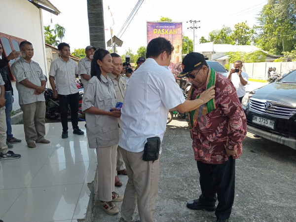 “Benny Chandradinata Kalungkan Kehormatan: Esthon Foenay Disambut Hangat di Bumi Malaka”