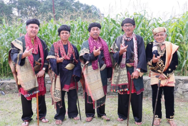 Tangis Ninik Mamak Selamatkan Hutan Nagari: Sertipikat Tanah Ulayat Kini Jadi Benteng Warisan Adat 1 tangis-ninik-mamak-selamatkan-hutan-nagari-sertipikat-tanah-ulayat-kini-jadi-benteng-warisan-adat