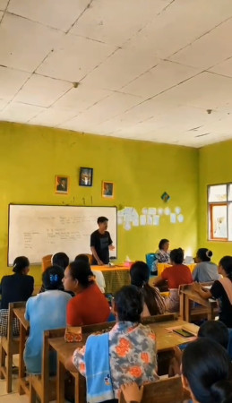 Tangis Orang Tua, Senyum Anak Sekolah: Paskalis Wandelinus Nahak Bawa Harapan Lewat PIP di Nailera