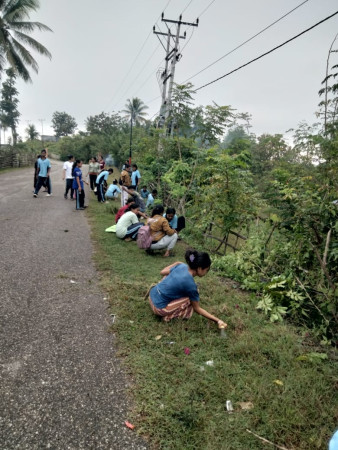 Rintik Hujan Tak Surutkan Semangat, SMAN Halioan Tebar Aksi Nyata untuk Malaka Bersih 1 Rintik Hujan Tak Surutkan Semangat, SMAN Halioan Tebar Aksi Nyata untuk Malaka Bersih