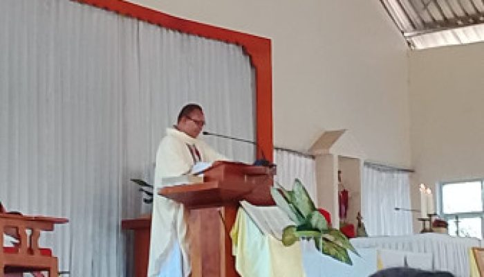 HUT Ke-20 Paroki Santo Aloysius Gonzaga Haekesak Berlangsung Meriah — Romo Frans Tekankan “Jangan Takut, Kasih Tuhan Menyertai”