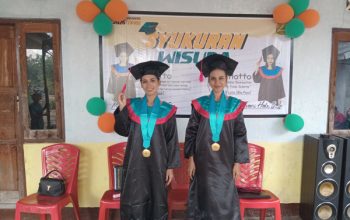 Dari Lapak Ikan Menuju Toga Wisuda, Dua Putri Petani Asal Malaka Ukir Prestasi di Universitas Timor 4 Dari Lapak Ikan Menuju Toga Wisuda, Dua Putri Petani Asal Malaka Ukir Prestasi di Universitas Timor