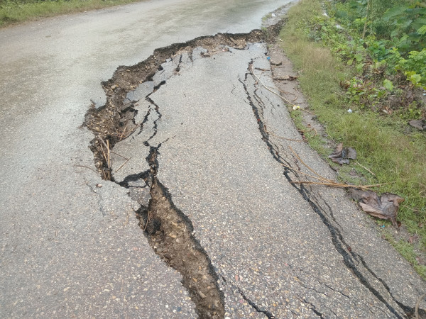 Breaking news : Jalan Sanleo Nyaris Ambruk, Jalur Malaka–Belu Terancam Putus