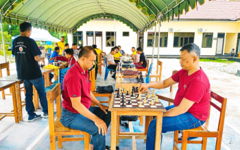 Kapolres Malaka Turut Berlaga, Turnamen Catur Internal Meriahkan HUT Bhayangkara ke-80 4 Kapolres Malaka Turut Berlaga, Turnamen Catur Internal Meriahkan HUT Bhayangkara ke-80