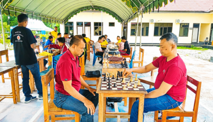 Kapolres Malaka Turut Berlaga, Turnamen Catur Internal Meriahkan HUT Bhayangkara ke-80