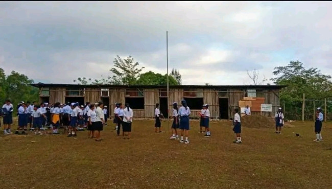 Viral di Media Sosial, Kondisi SMPN Oenaek di Malaka Jadi Sorotan Warganet 1 Viral di Media Sosial, Kondisi SMPN Oenaek di Malaka Jadi Sorotan Warganet