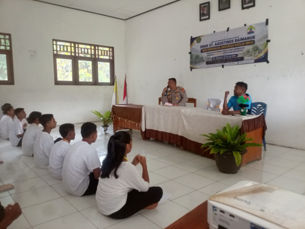 Kapolsek Raimanuk Tanamkan Wawasan Kebangsaan dan Bela Negara kepada Siswa Baru SMAK St. Agustinus Raimanuk 1 Kapolsek Raimanuk Tanamkan Wawasan Kebangsaan dan Bela Negara kepada Siswa Baru SMAK St. Agustinus Raimanuk
