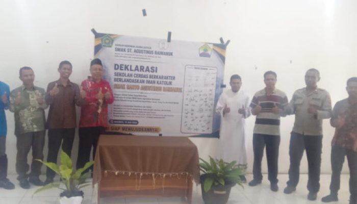 SMAK St. Agustinus Raimanuk Deklarasikan Sekolah Cerdas Berkarakter Berlandaskan Iman Katolik