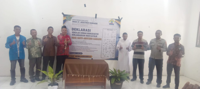 SMAK St. Agustinus Raimanuk Deklarasikan Sekolah Cerdas Berkarakter Berlandaskan Iman Katolik 1 SMAK St. Agustinus Raimanuk Deklarasikan Sekolah Cerdas Berkarakter Berlandaskan Iman Katolik