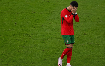 Portugal Tersingkir, Air Mata Pecah di Wemalae: Fans Cristiano Ronaldo Tak Kuasa Menahan Sedih 4 Portugal Tersingkir, Air Mata Pecah di Wemalae: Fans Cristiano Ronaldo Tak Kuasa Menahan Sedih