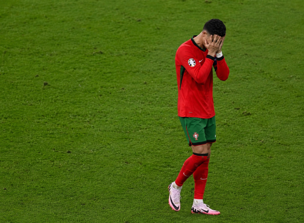 Portugal Tersingkir, Air Mata Pecah di Wemalae: Fans Cristiano Ronaldo Tak Kuasa Menahan Sedih