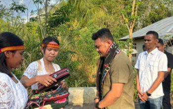 Mandataris PMKRI Disambut Adat di Manggarai Barat, Titip Aspirasi Rakyat hingga Pesan untuk Senior di Pemerintahan 4 Mandataris PMKRI Disambut Adat di Manggarai Barat, Titip Aspirasi Rakyat hingga Pesan untuk Senior di Pemerintahan