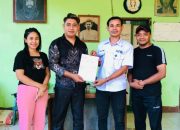 Donasi Rp9,8 Juta untuk Korban Gempa Flores Diserahkan Komunitas Seniman Malaka kepada Keuskupan Atambua