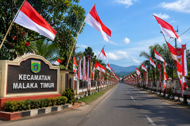 Tindak Lanjuti Instruksi Bupati SBS dan Wabup HMS, Camat Jimmy Makbalin Gerakkan Seluruh Kades Semarakkan HUT ke-81 RI