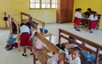 Meja Kursi Minim, Kepsek Tak Ada, Aktivitas Belajar di SDK Hanono Malaka Timur Terganggu