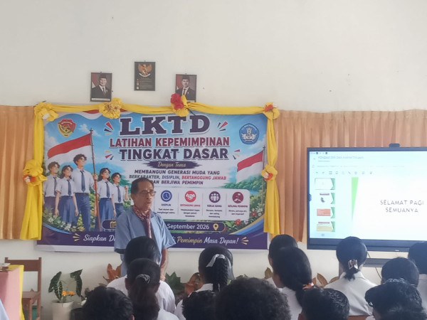 Romo Yonatas Nahak Tekankan Karakter, Tanggung Jawab dan Iman bagi Calon Pemimpin di LKTD SMAN Halioan