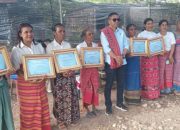 Kemenangan Ina Hoar di PN Atambua, Conterius Serahkan Putusan dan Piagam Penghargaan, Keluarga Apresiasi 8 Kemenangan Ina Hoar di PN Atambua, Conterius Serahkan Putusan dan Piagam Penghargaan,Keluarga Apresiasi