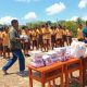 Komunitas Peduli Pendidikan NTT Berbagi Buku dan Bulpen untuk Siswa SMPN Oenaek, Ringankan Beban Siswa Yatim